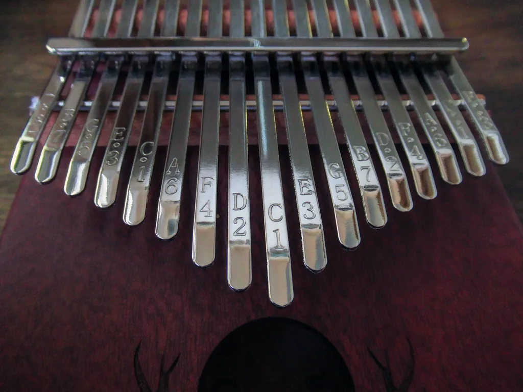 Kalimba qui grésille, lame qui bourdonne : que faire ?
