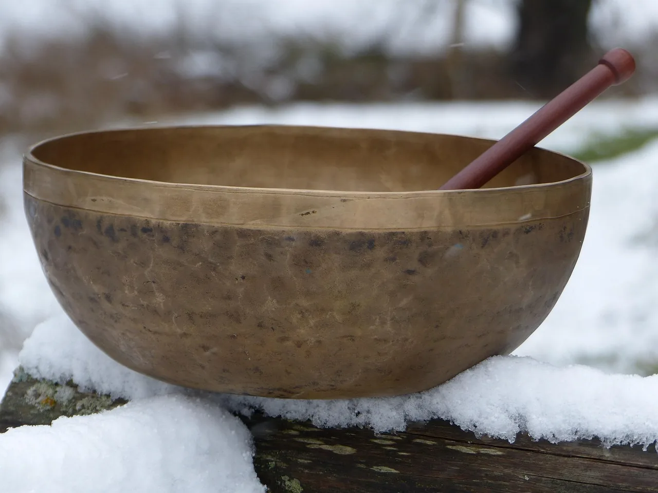 Singing Tibetan bowl with mallet Singing Tibetan bowl with mallet