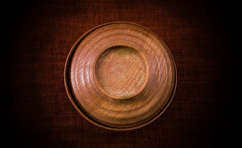 Using a Tibetan singing bowl to relieve tinnitus