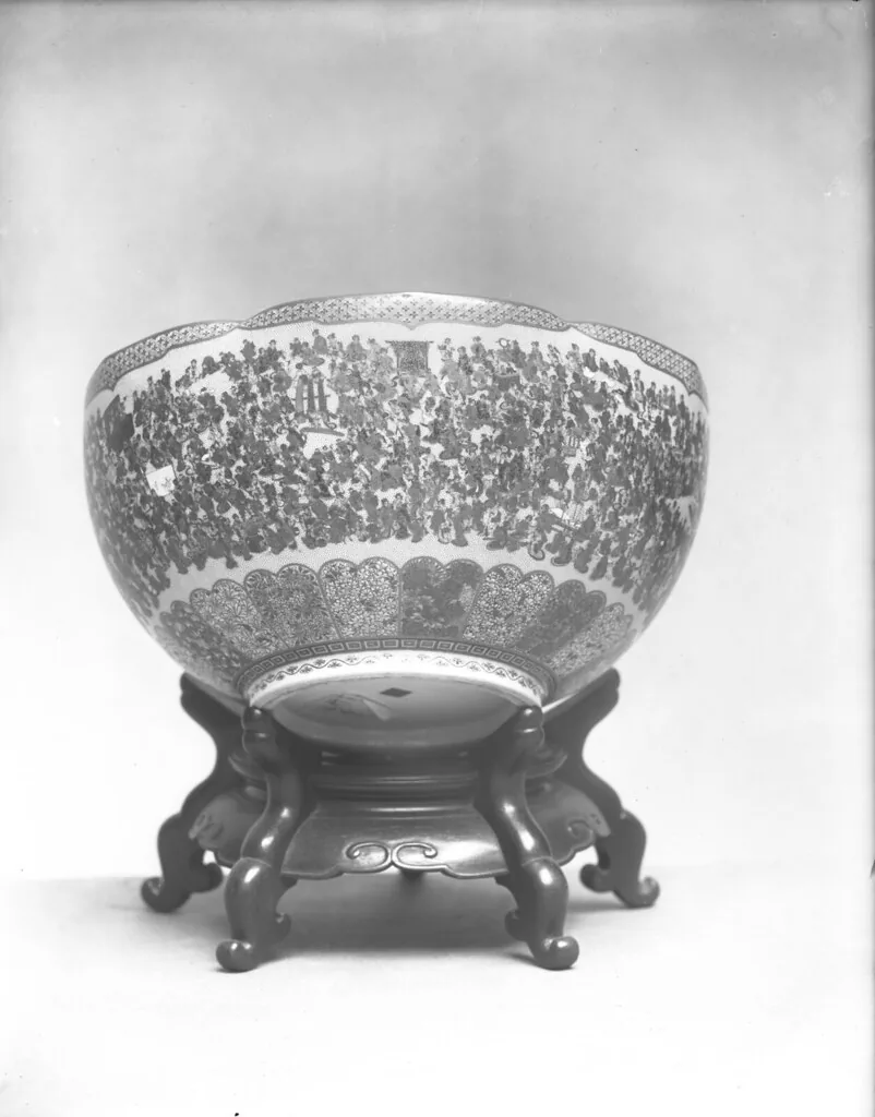Decorated Asian bowl on a stand Decorated Asian bowl on a stand