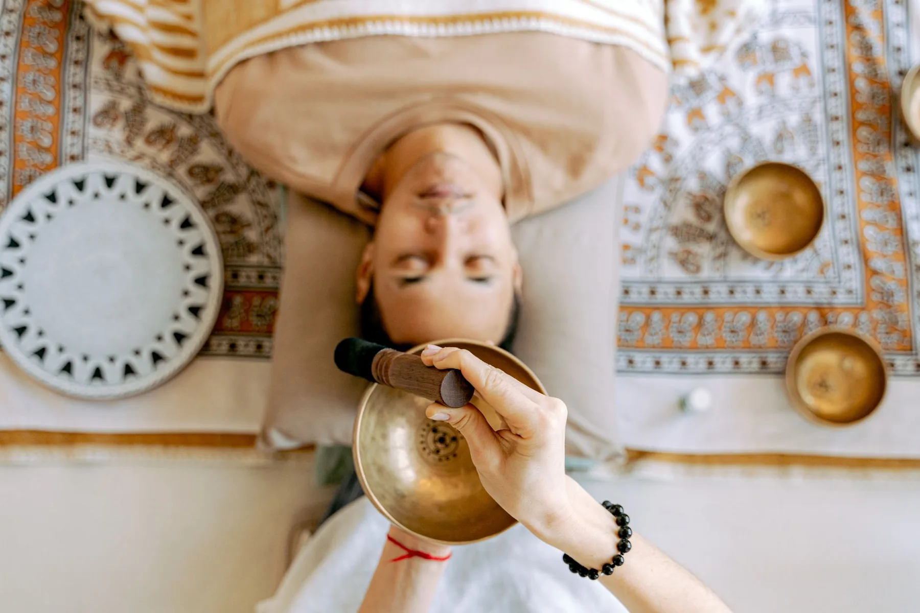 Meditative care with a Tibetan singing bowl