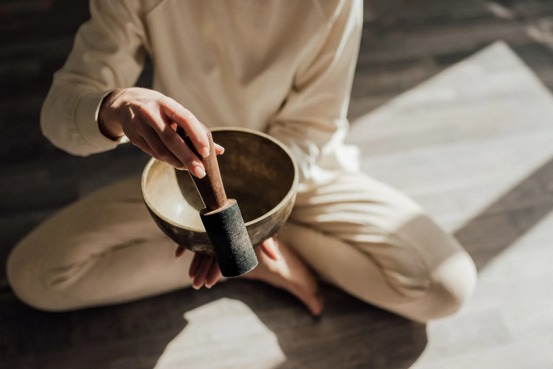 Bol tibétain avec maillet de méditation