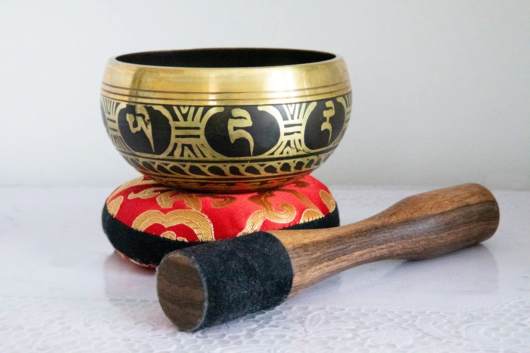Tibetan singing bowl with meditation mallet Tibetan singing bowl with meditation mallet