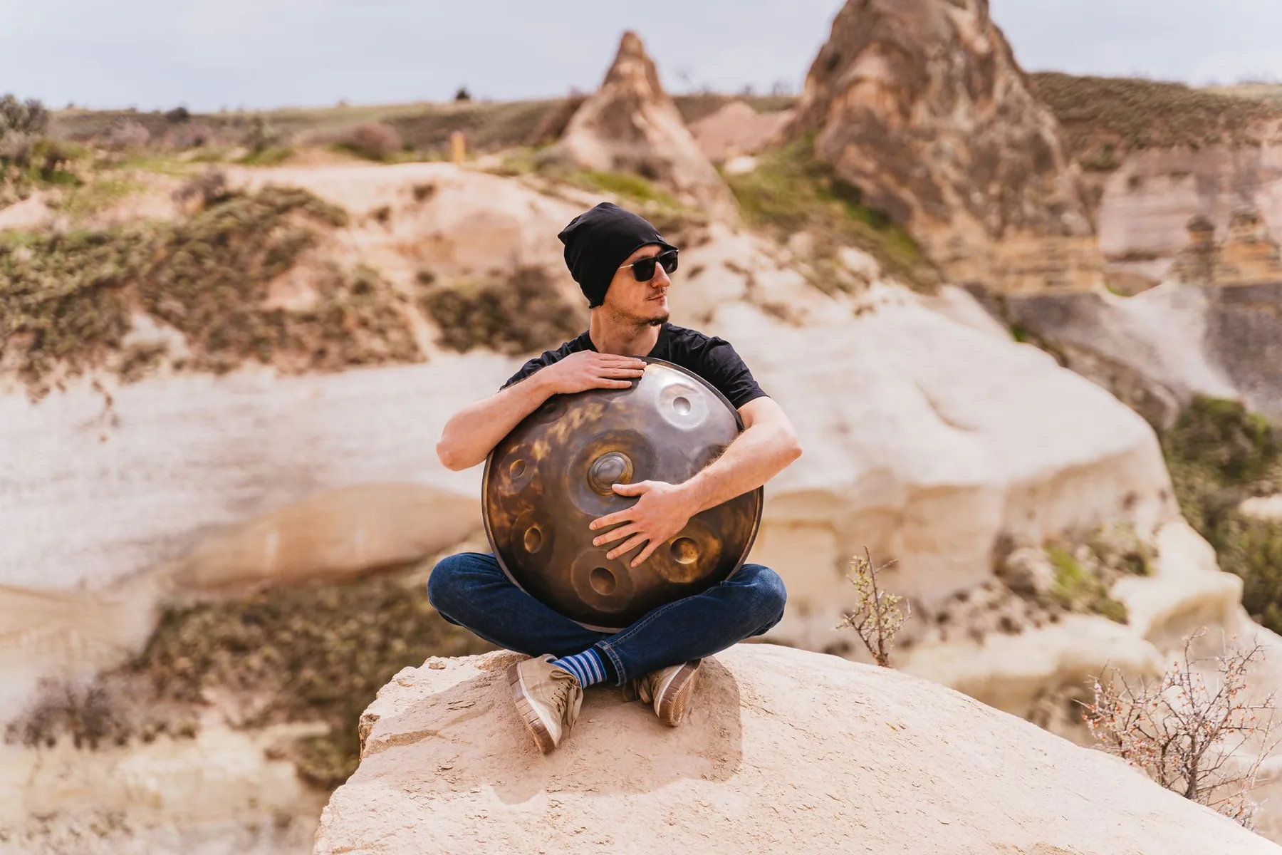 Handpan player in the desert