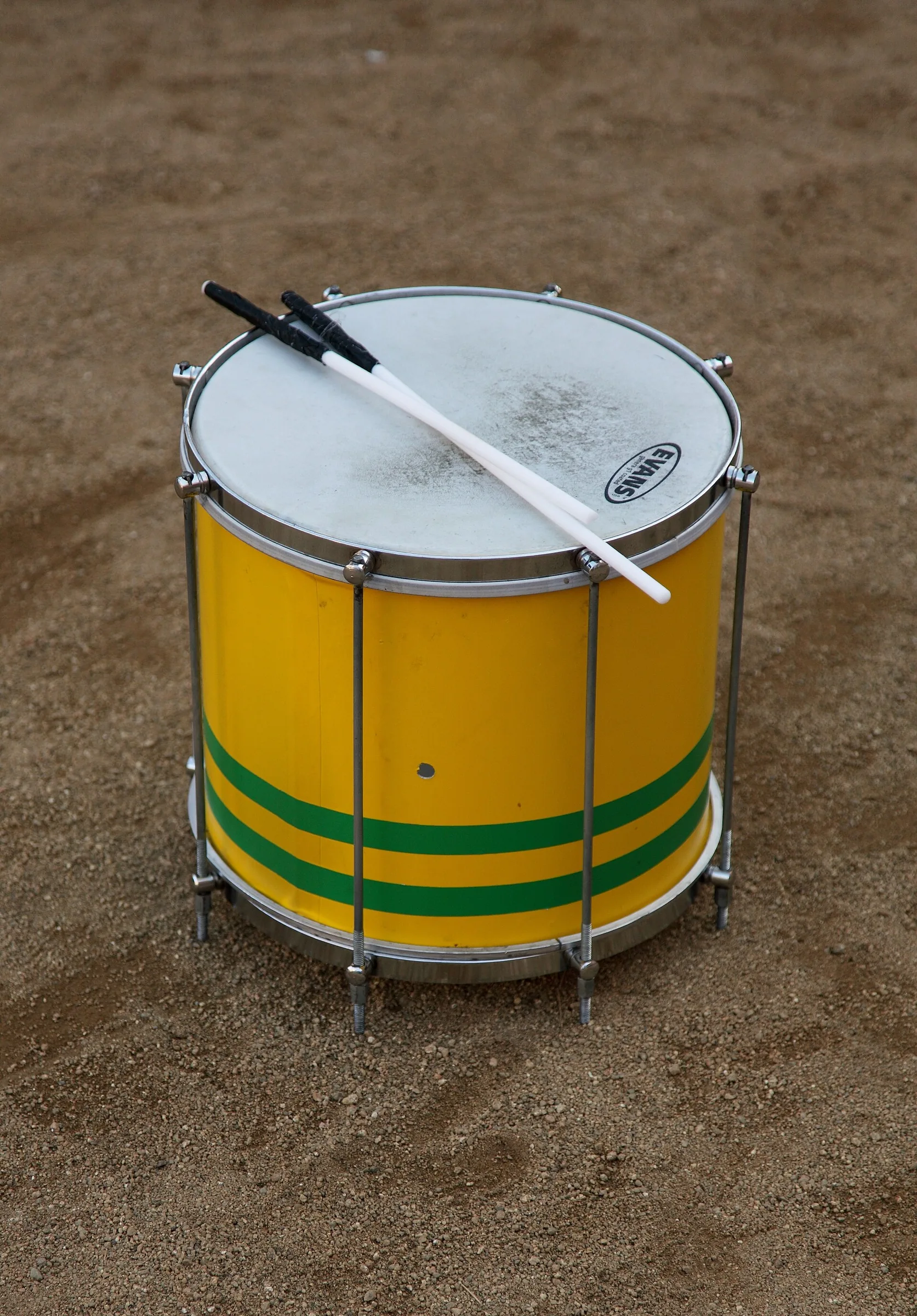 Tambour avec baguettes pour exercice
